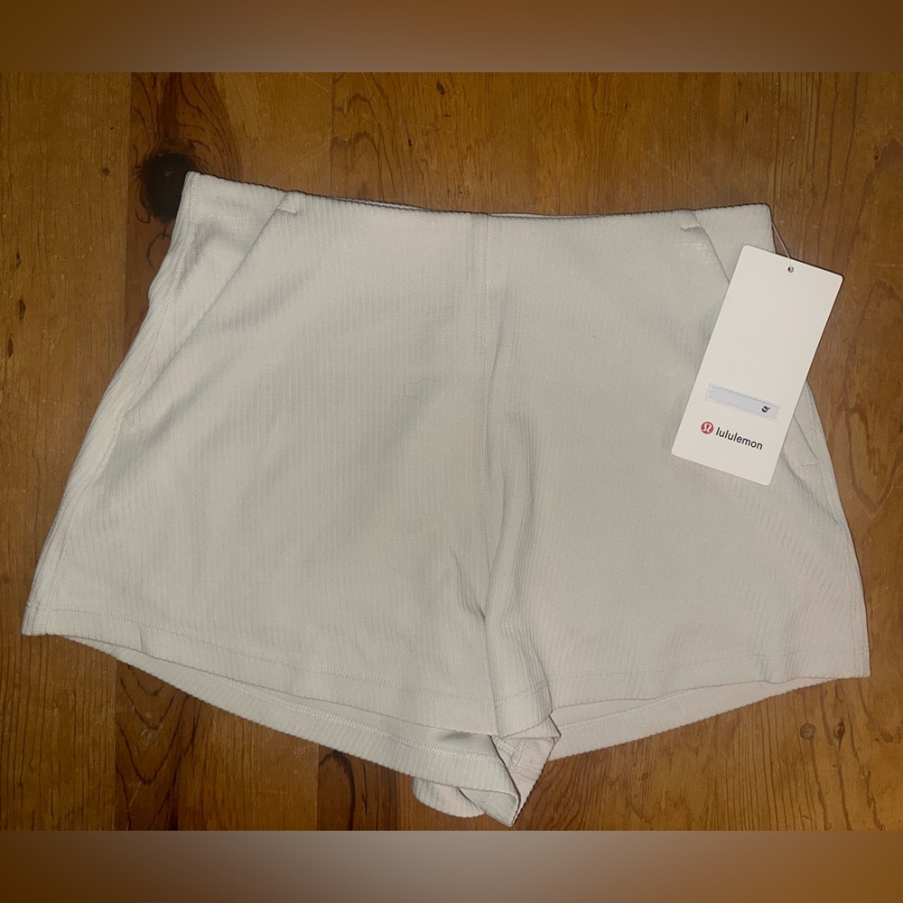 NWT lululemon Ribbed Softstream High-Rise Short 2”